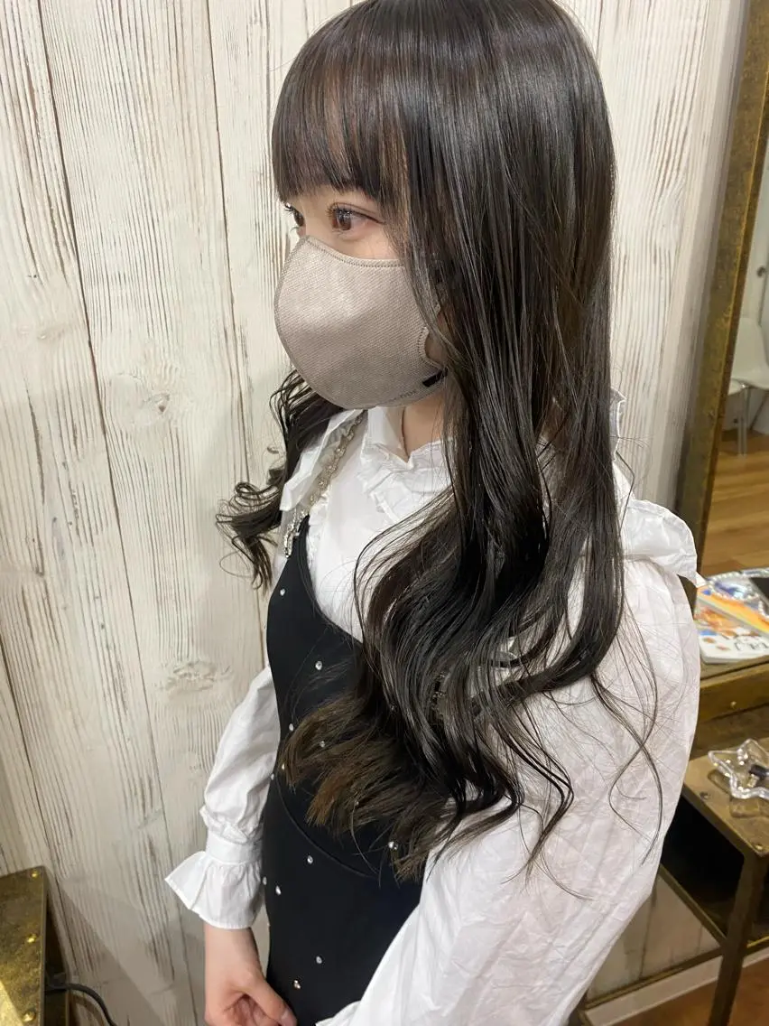 ロング アッシュ くびれヘア 外国人風カラー レイヤーカット ヘアカラー 夜23時まで予約🉑 reverieあきらのヘアスタイル