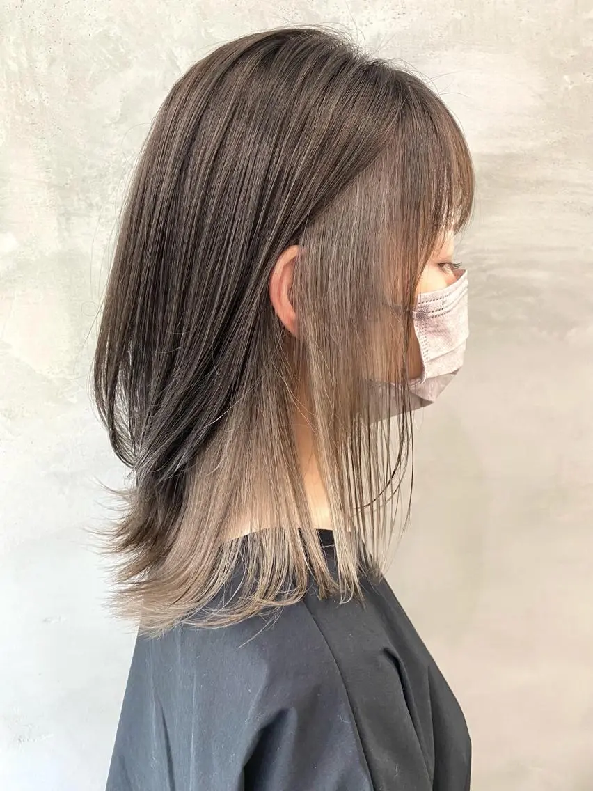 セミロング カラー ベージュカラー インナーカラー シルバー シルバーベージュ カット ヘアカラー トリートメント 🫧透明感カラー🫧 OIKAWAのヘアスタイル
