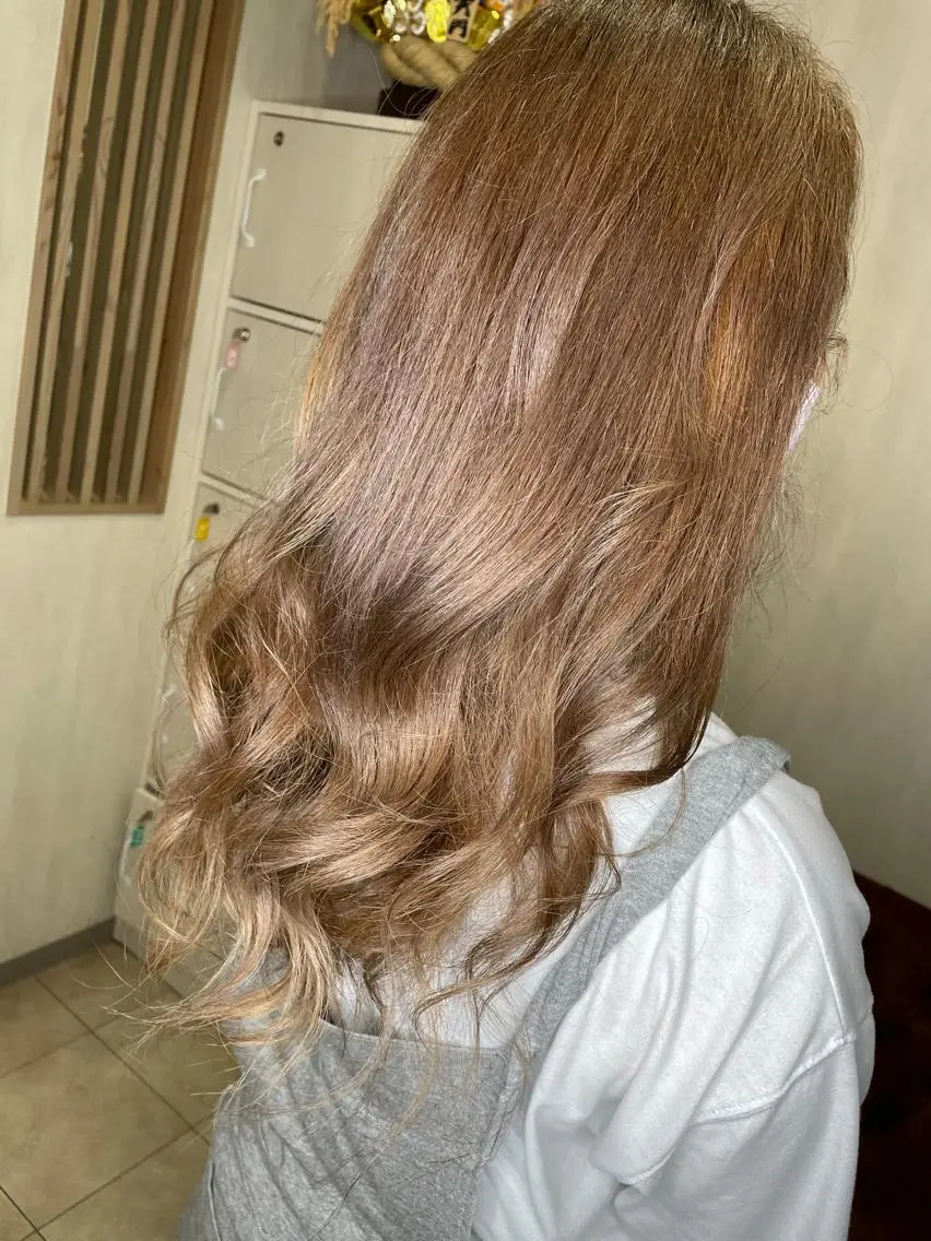 ロング カラー パーマ ヘアアレンジ メンズ キッズ ネイル マツエク・マツパ アイブロウ 韓国/顔周り/透明感 /レイヤー/ひなたのヘアスタイル
