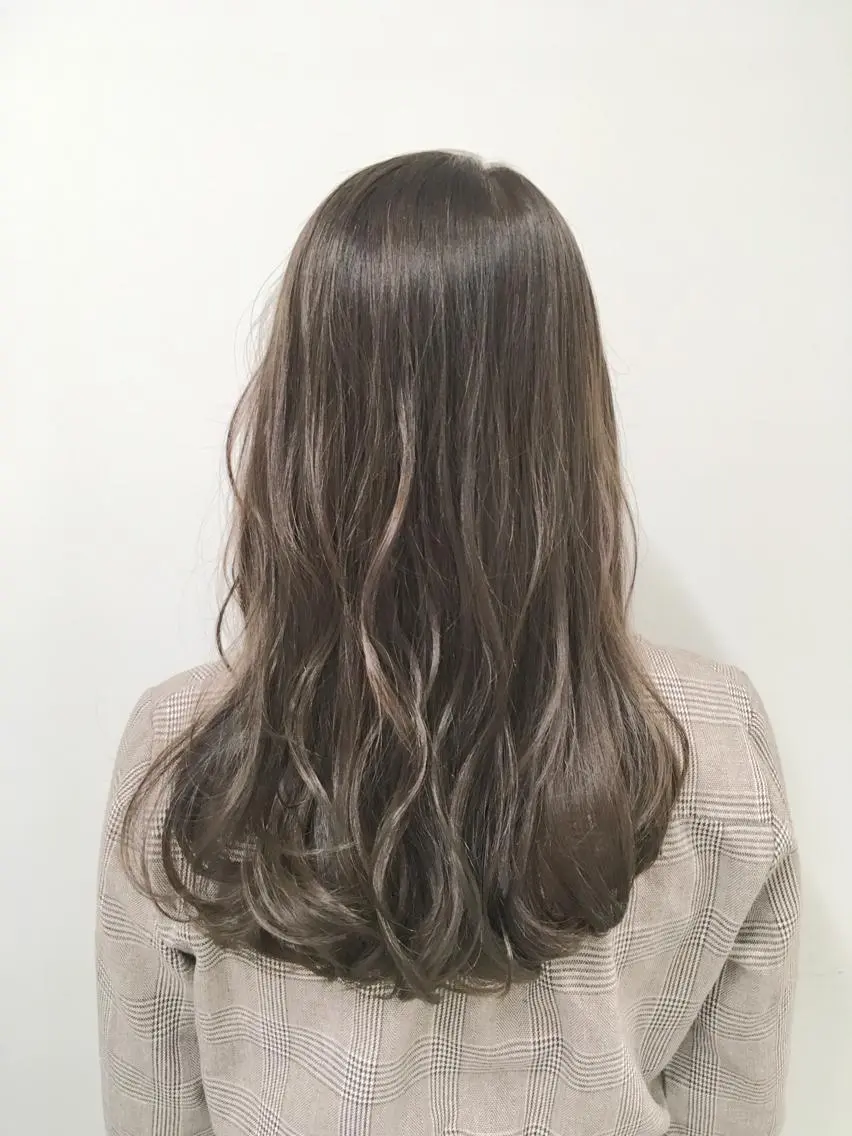 セミロング カラー ベージュカラー フォギーベージュ ヘアカラー トリートメント ヘアセット yoshi ☆のヘアスタイル