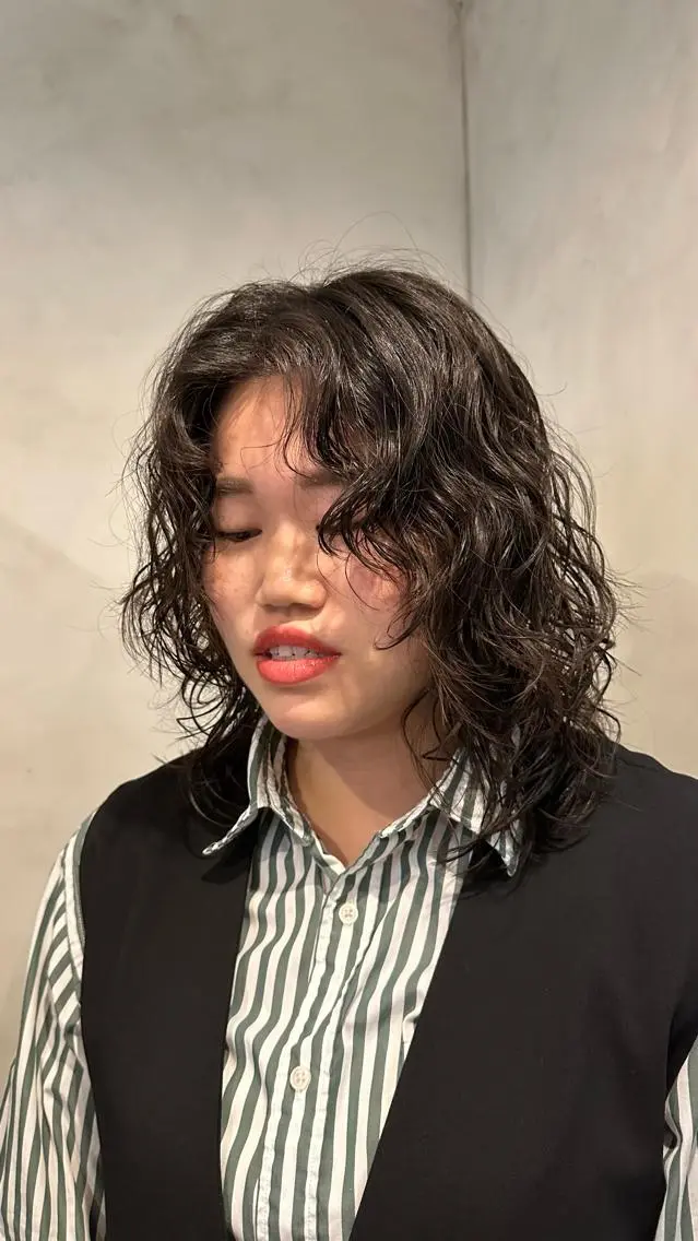 ミディアム パーマ ミディアムパーマ 似合わせカット Yuki☺︎パーマ レイヤーカットのヘアスタイル