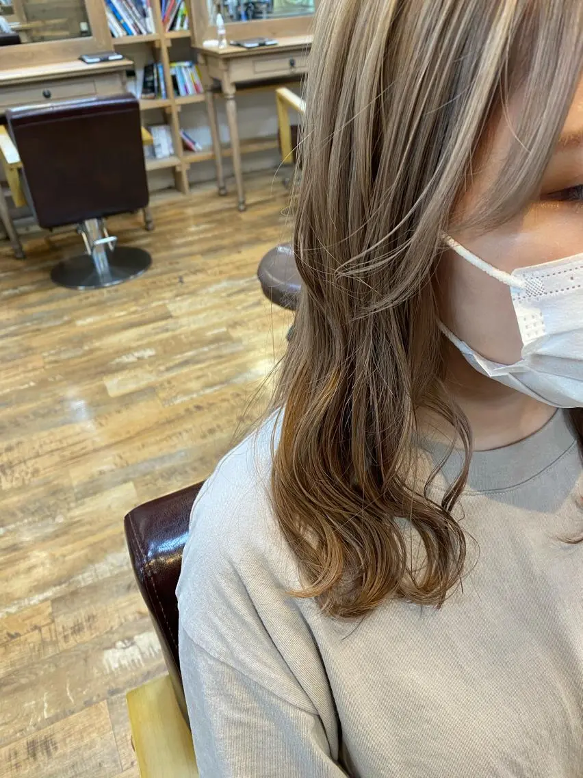 ミディアム カラー パーマ ヘアアレンジ re naのヘアスタイル