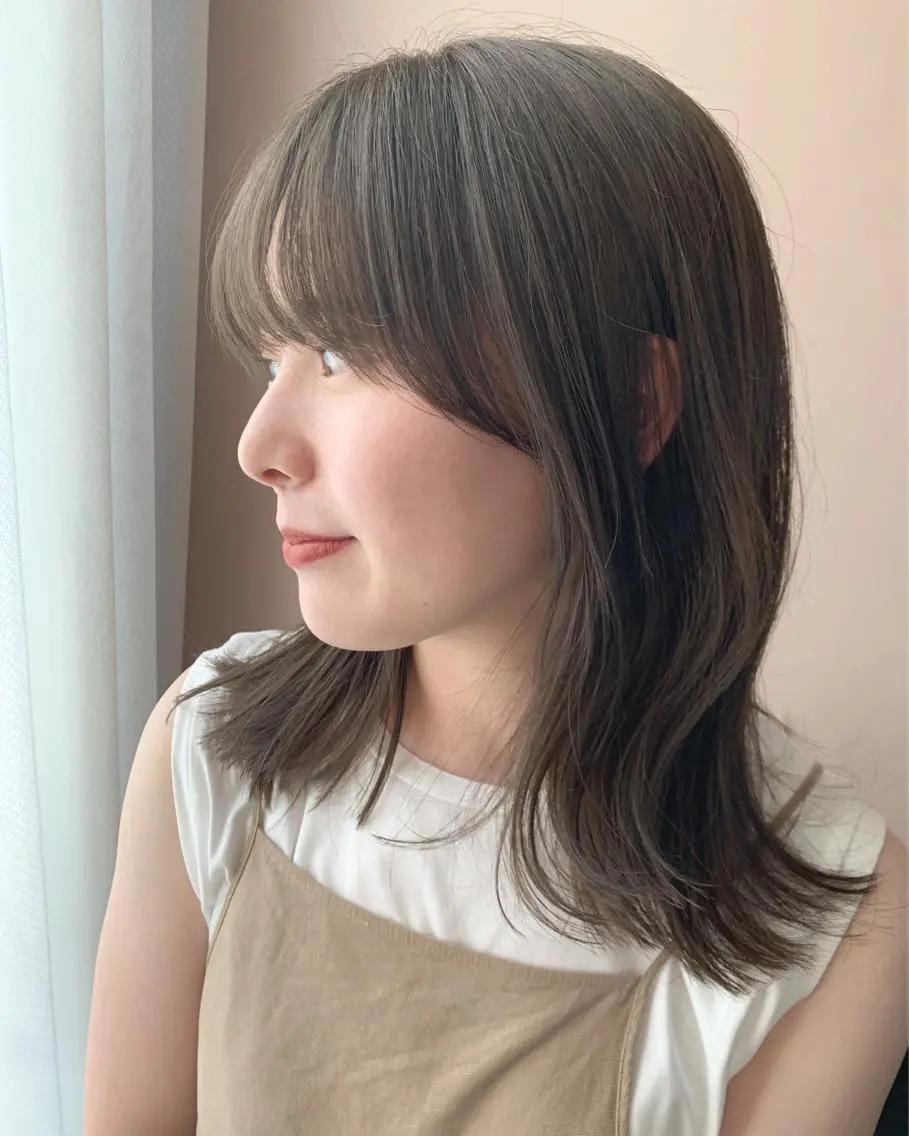 セミロング カラー ベージュカラー ブリーチ ケアカラー ブリーチなしカラー オリーブベージュ カット ヘアカラー トリートメント hubhair レイヤー/透明感のヘアスタイル