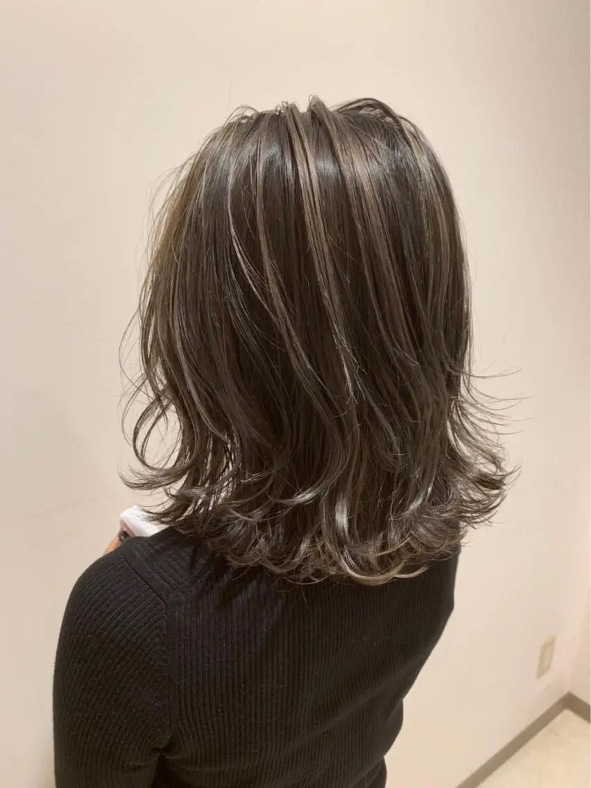 ミディアム ハイライト レイヤーカット 【White京橋】 岸 拓斗のヘアスタイル