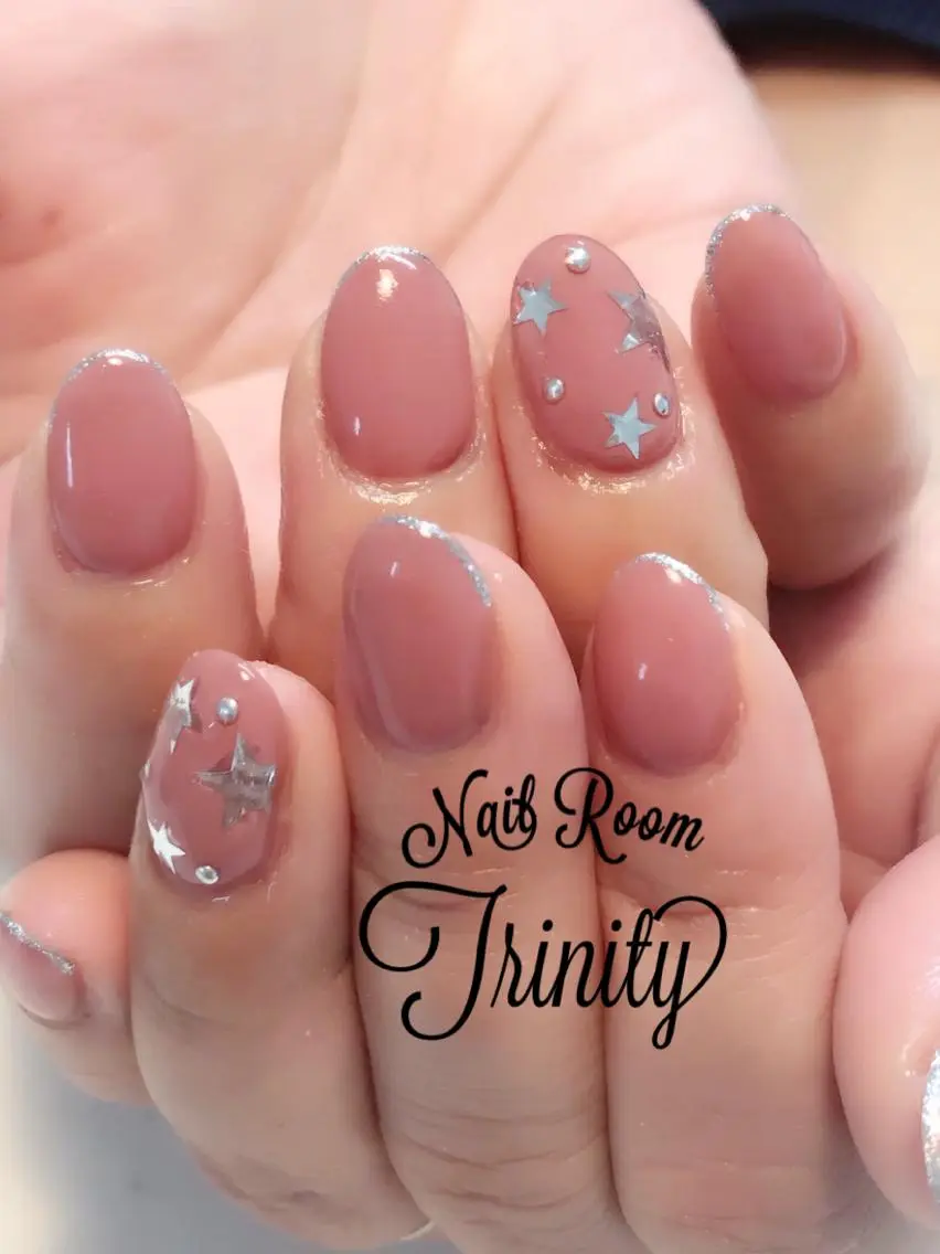 ネイル ハンドネイル Trinity ネイリストスタッフのネイルデザイン