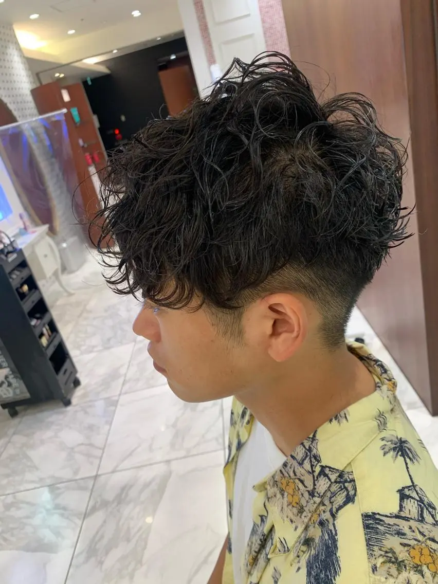 ショート パーマ メンズ マッシュ 波巻きパーマ 三矢 ちなつのヘアスタイル