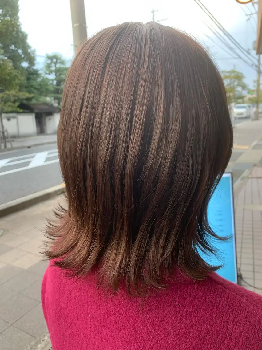 ミディアム 外ハネヘア カット ヘアカラー リンネ 甲東園のヘアスタイル