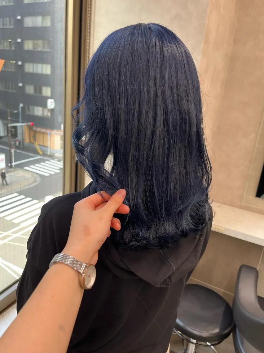 ミディアム 寒色/ベージュヘア ブリーチありMiOのヘアスタイル