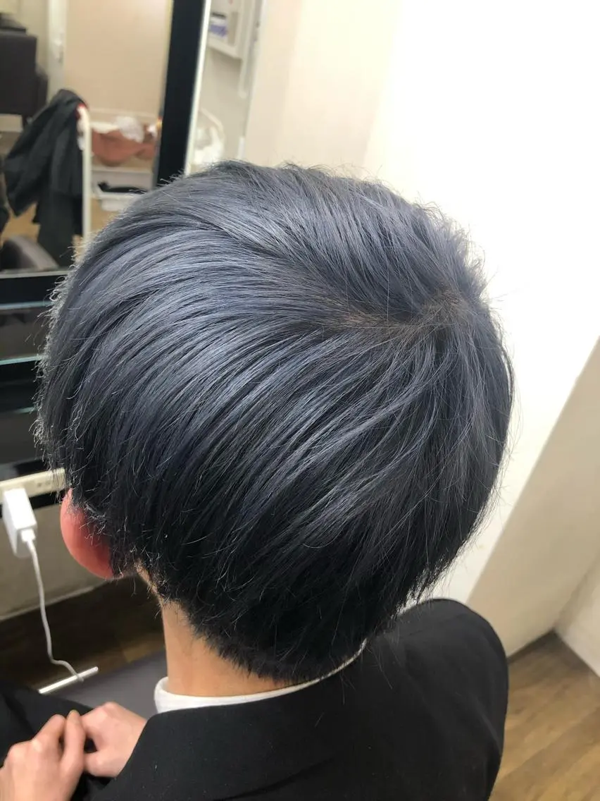 カラー メンズ メンズブリーチ ブリーチ シルバー 大阪メンズヘアのプロ 高橋 直希のヘアスタイル
