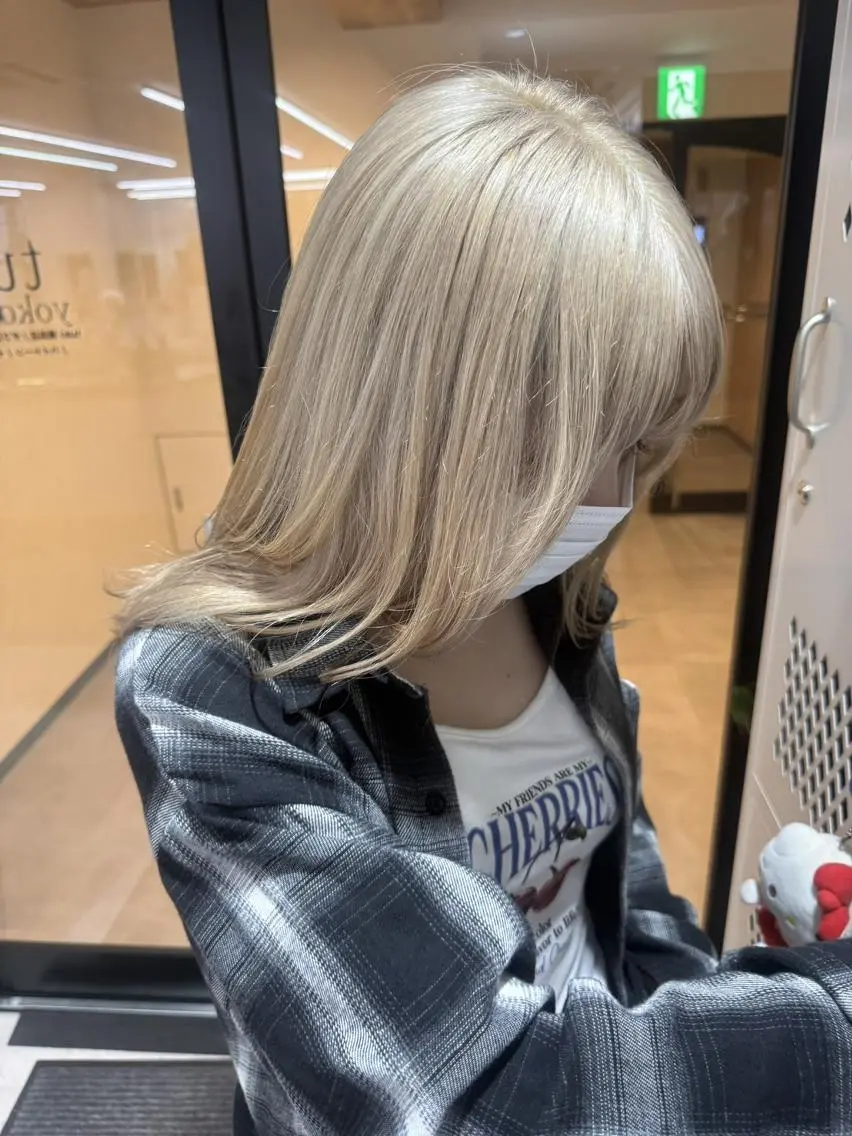 セミロング カラー ブロンド 顔周りカット 🎀ダブルカラー🎀 ♡Kanon♡のヘアスタイル