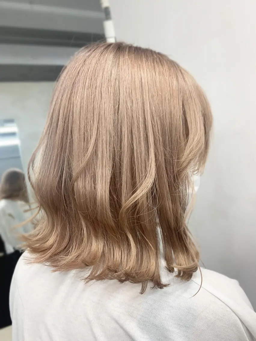 ミディアム 川畑 花菜のヘアスタイル
