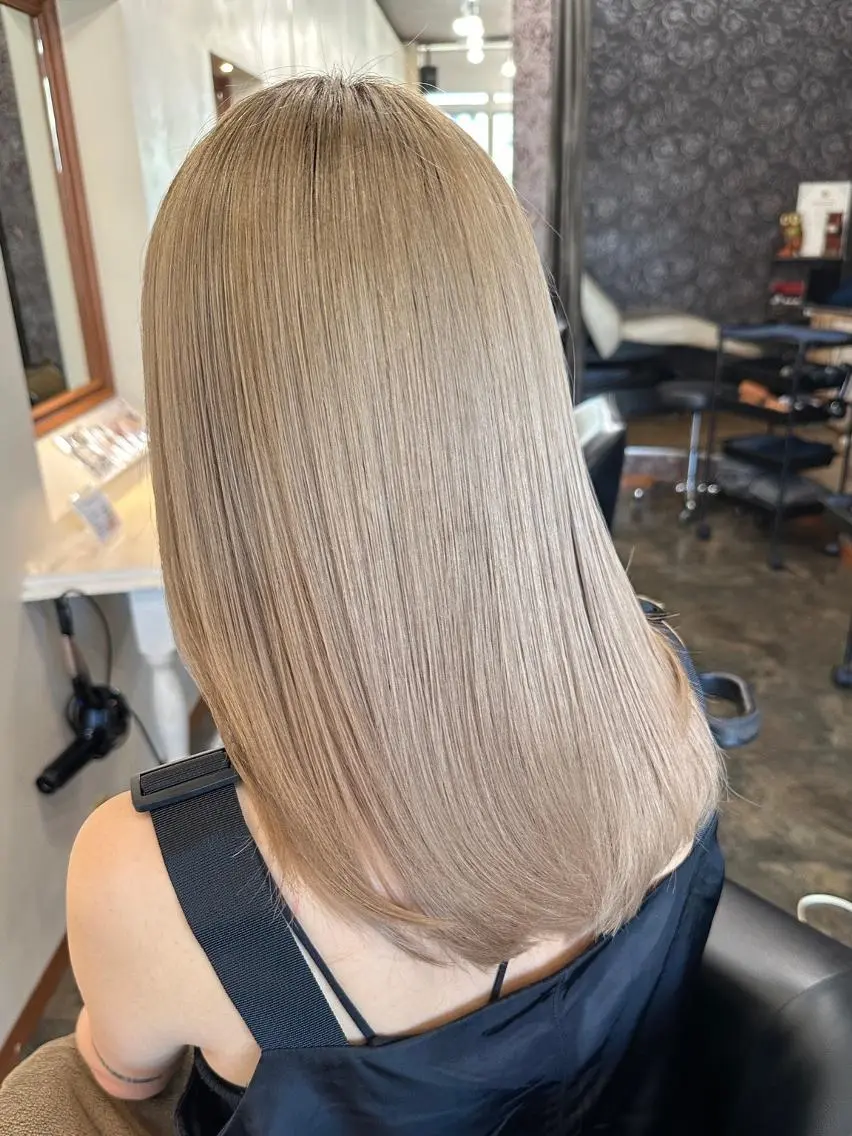 セミロング スタッフ1 アシスタントのヘアスタイル