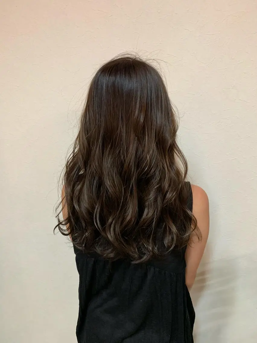 ミディアム カラー グレージュ 平山 達也のヘアスタイル