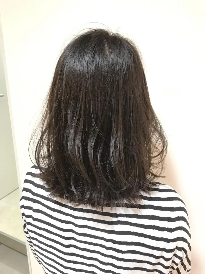 ミディアム カラー アッシュ Miru by INCE HAIRのヘアスタイル