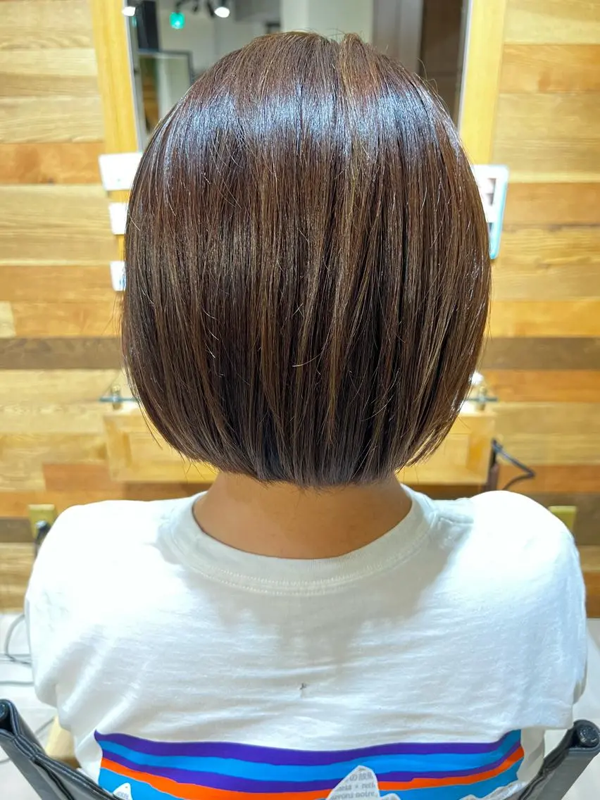 ミディアム カラー 切りっぱなしボブ ハイライトカラー ボブ ハイライト ながやま まいのヘアスタイル
