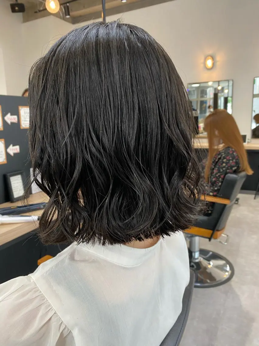 ミディアム 切りっぱなしボブ アッシュ アッシュグレー ボブ 🍃ボブ&ショート 特化🍃髪質改善🍃のヘアスタイル