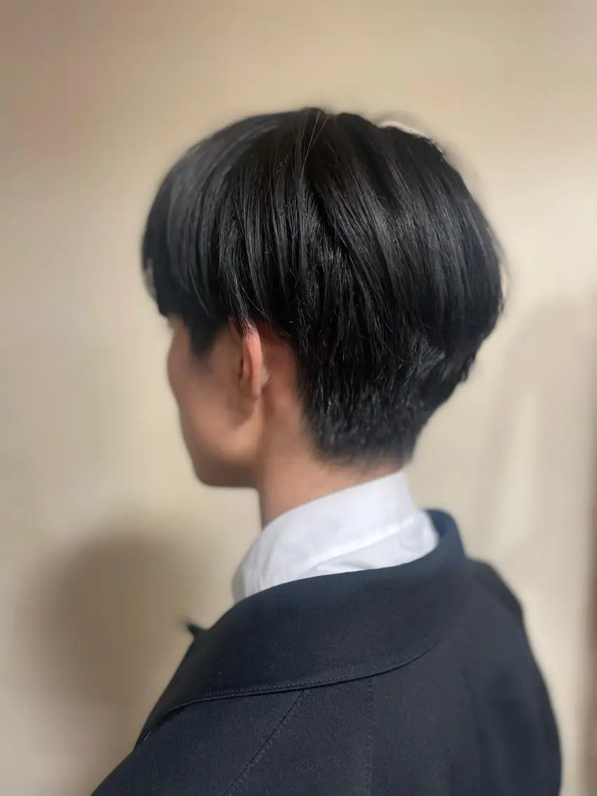 ショート カラー メンズ メンズブリーチ 黒髪 ブリーチ ブルーカラー ブルーブラック 浅岡 昭汰のヘアスタイル