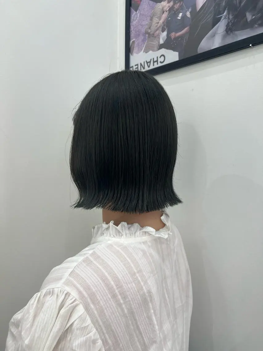 ショート カラー アッシュ オリーブアッシュ ボブ カット ヘアカラー トリートメント 小池 楓のヘアスタイル