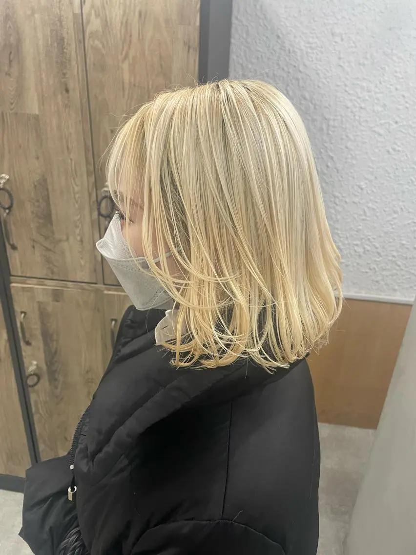 ショート カラー ブロンド ボブ yui/ layer cutのヘアスタイル