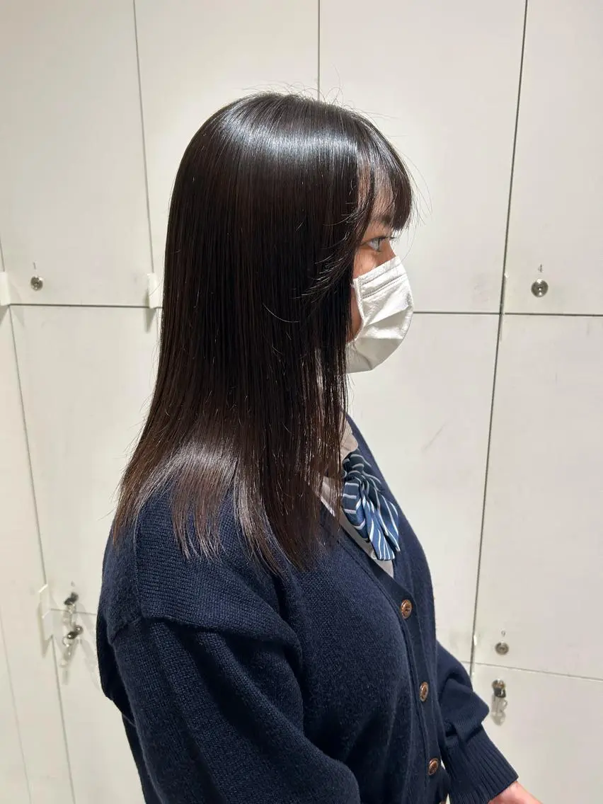 セミロング 縮毛矯正 透明感カラー🫧 nanohaのヘアスタイル
