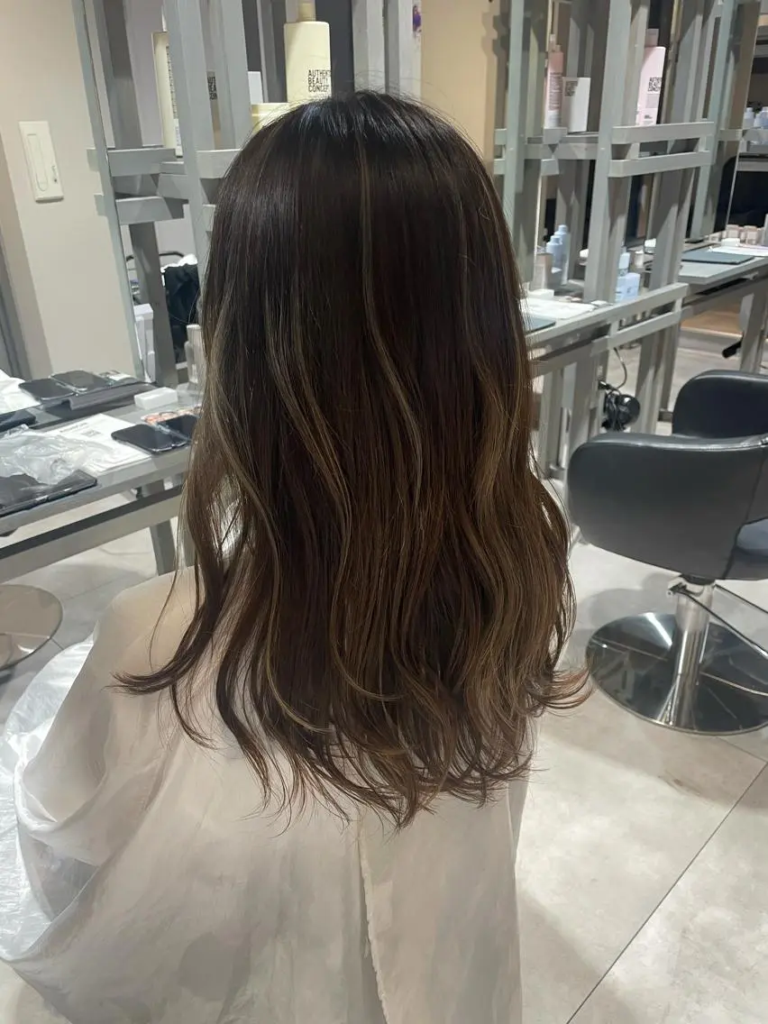 ミディアム カラー ハイライトカラー ハイライト ブリーチ👩🦳/ ✂︎MANAMIのヘアスタイル