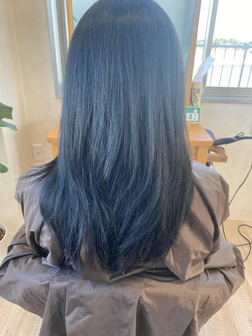 カラー アッシュ 黒髪 ブルーカラー ブルーブラック 久保田 光稀のヘアスタイル