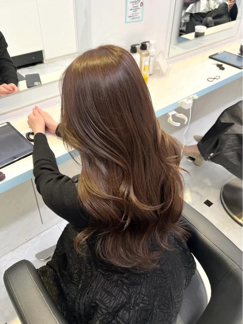 セミロング カラー ヘアアレンジ ベージュカラー ミルクティーベージュ ヨシンモリ カット ヘアカラー 縮毛矯正 トリートメント ヘッドスパ ヘアセット 💖韓国ヘアの匠 💖TAKUMI💖のヘアスタイル