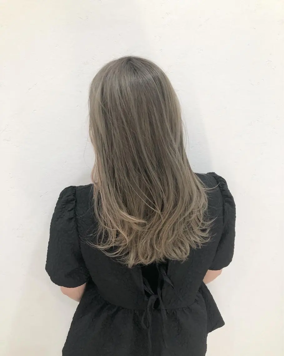 セミロング カラー グレージュ ニュアンスカラー🫧 加納のヘアスタイル