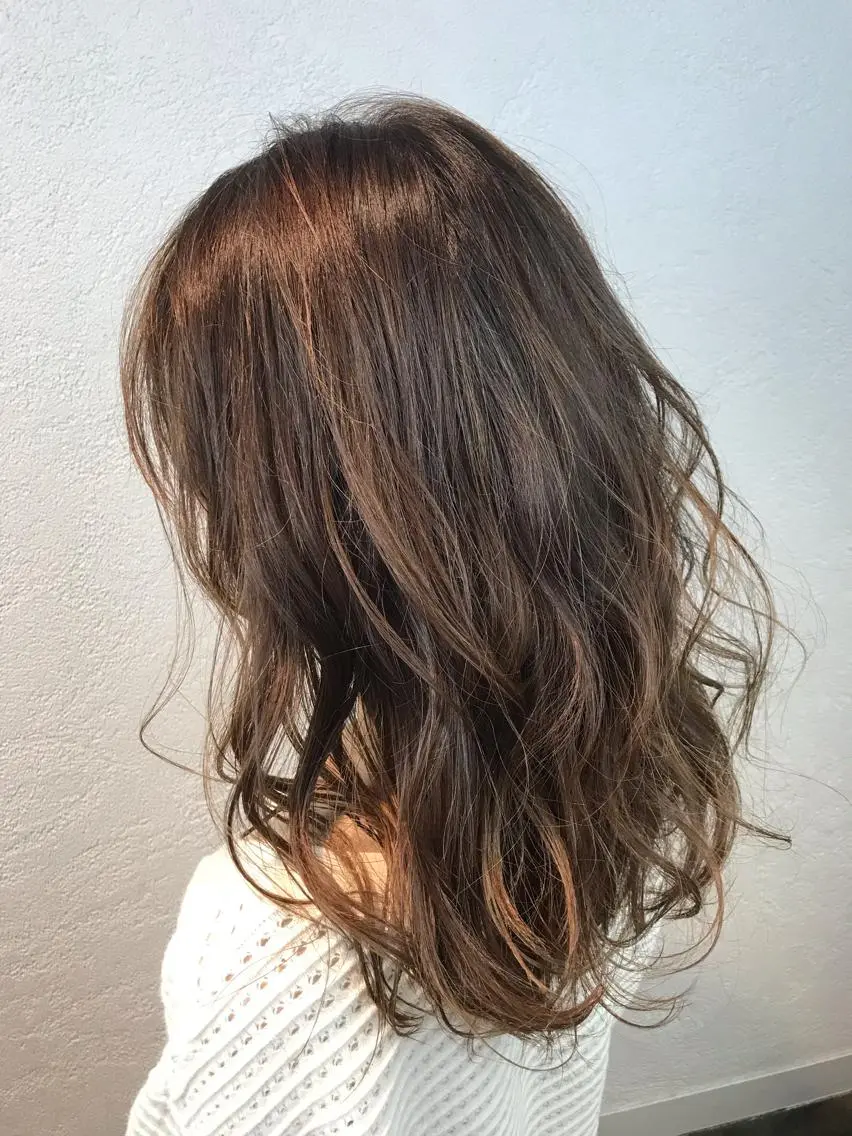 ロング カラー アッシュ ベージュカラー ハイライトカラー ハイライト カット ヘアカラー トリートメント デザインカラー🌈 高木リョウのヘアスタイル
