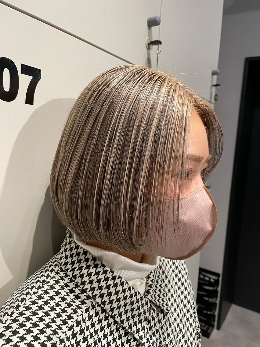 ショート カラー ハイトーンカラー ブリーチ👩‍🦳/ ‪✂︎MANAMIのヘアスタイル