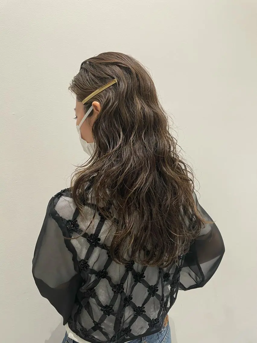 ロング カラー グレージュ カット ヘアカラー トリートメント 狩野 羅夢のヘアスタイル