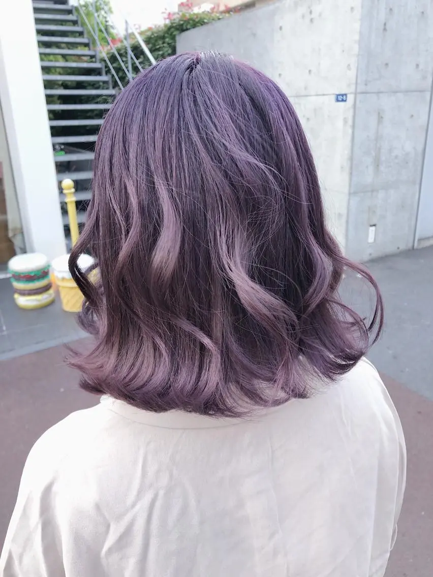 ミディアム カラー パープルカラー ヘアカラー トリートメント 💟Chloe原宿店 🩶ハイトーンのヘアスタイル