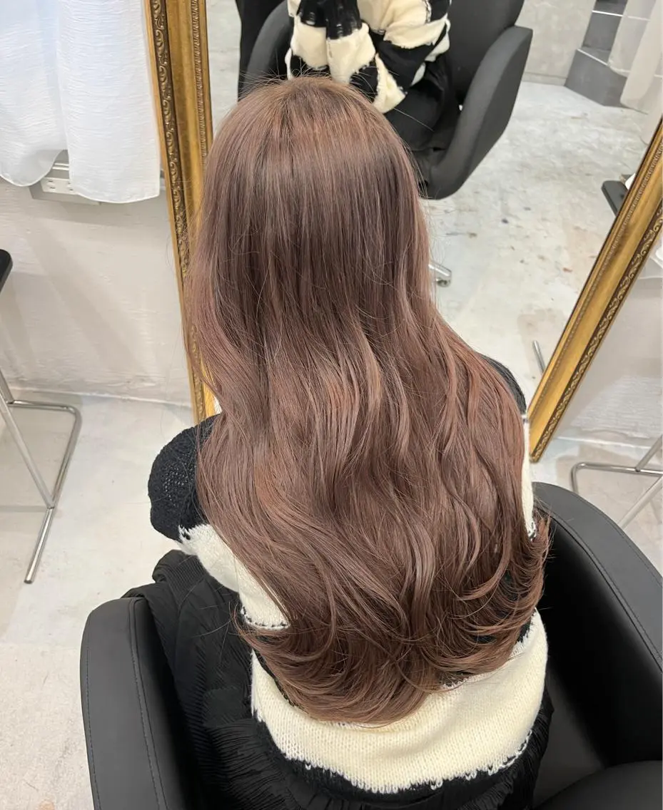 ロング カラー ベージュカラー ミルクティーベージュ グレージュ/透け感 カラー/透明感カラーのヘアスタイル