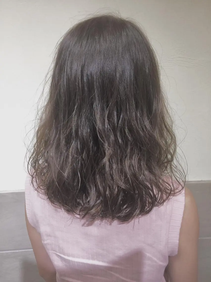 セミロング カラー パーマ セミロングパーマ アッシュ ベージュカラー 可愛いを作る神 ナオヒロのヘアスタイル