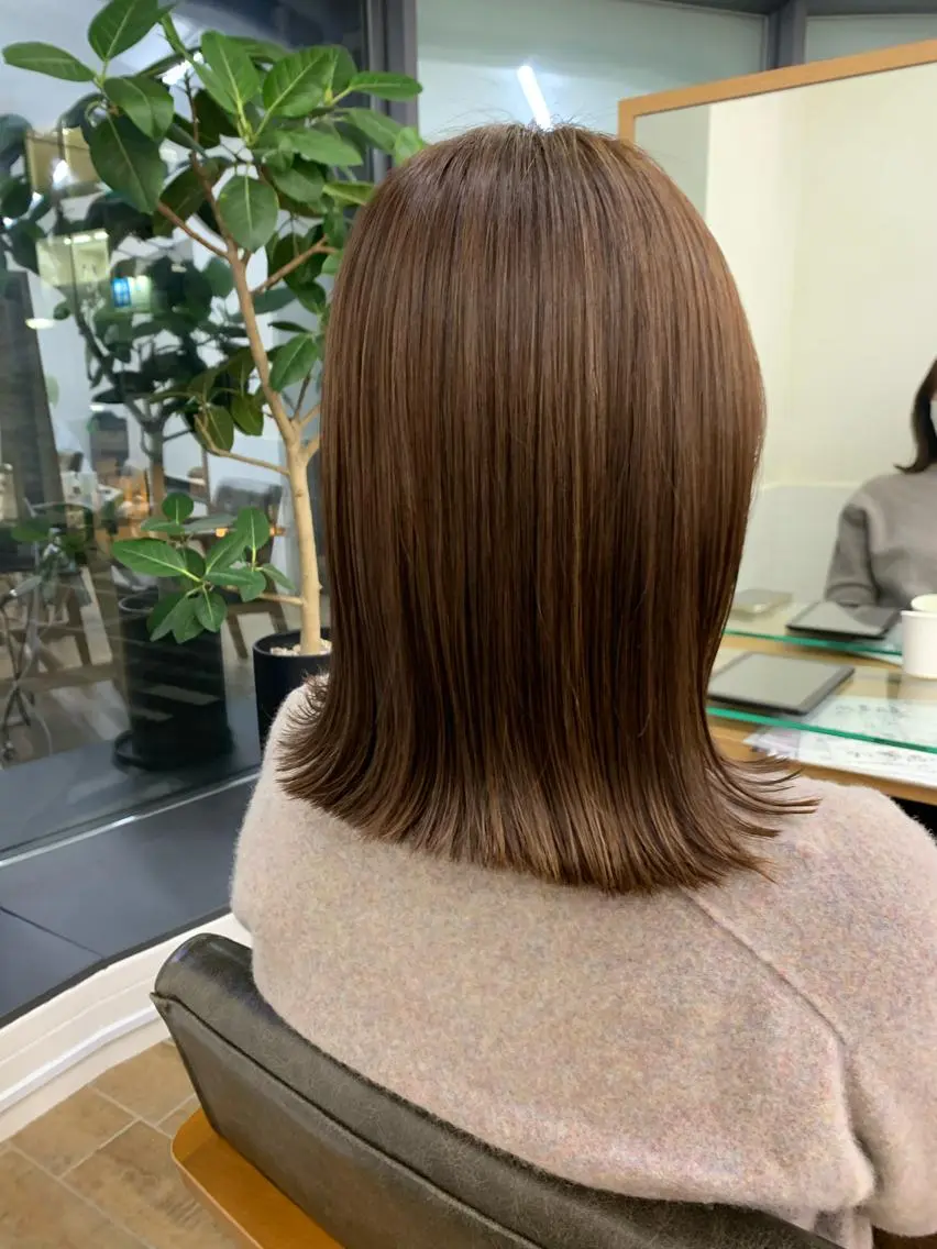 セミロング カラー パーマ ヘアアレンジ メンズ キッズ ネイル マツエク・マツパ アイブロウ カット 縮毛矯正 レイヤーカット/ 巻ける縮毛矯正のヘアスタイル