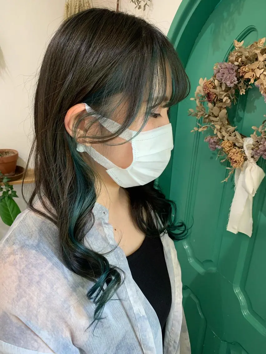 セミロング カラー インナーカラー カット ヘアカラー 佐藤 美咲のヘアスタイル
