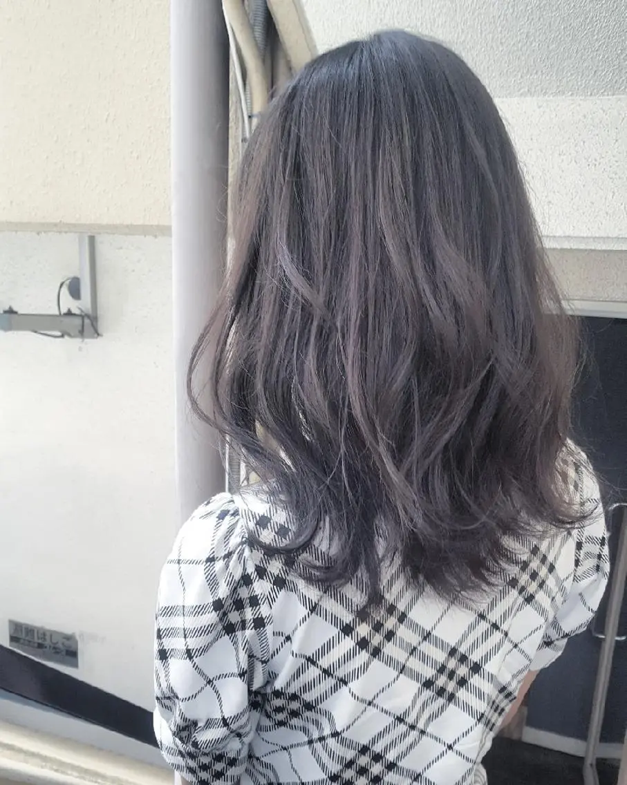 ミディアム カラー グレージュ ハイライトカラー ハイライト 🔳髪質改善🔳 岡本陽のヘアスタイル