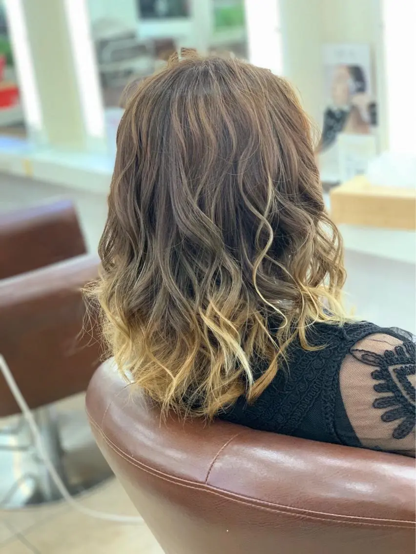 ミディアム カラー ヘアカラー 🐥こ ま🐥のヘアスタイル