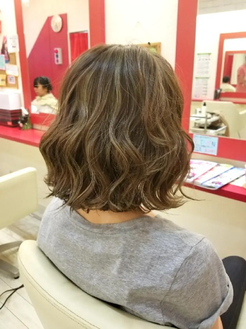 ミディアム カラー ハイライトカラー ハイライト Le Lien カジのヘアスタイル