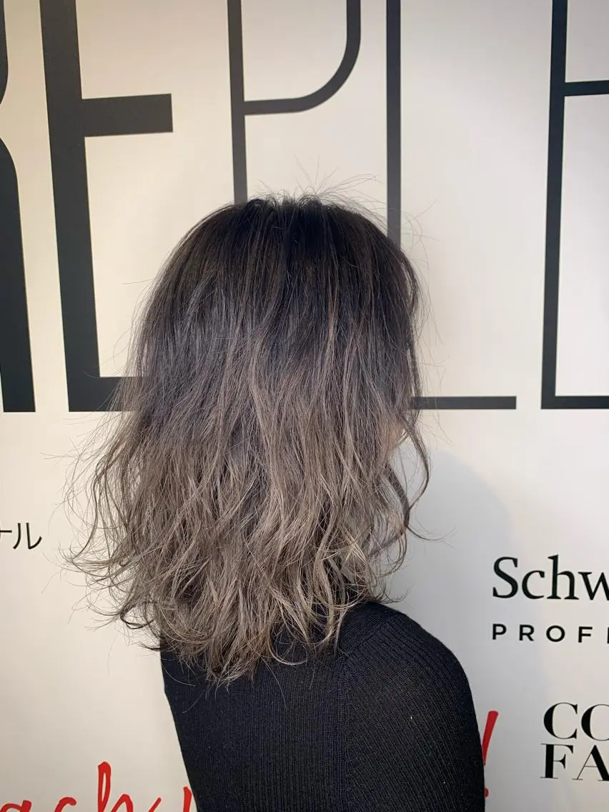 ミディアム カラー バレイヤージュ レイヤーカット 宮下 愛璃紗のヘアスタイル