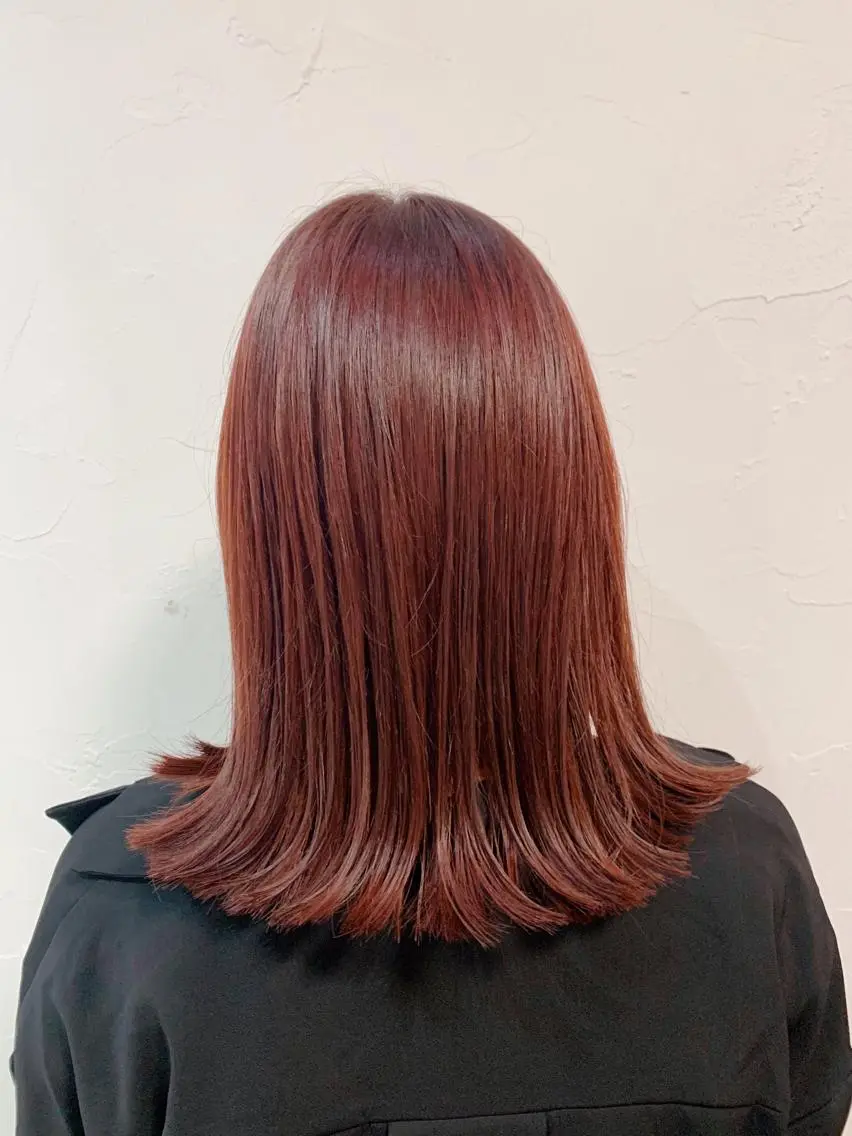 ミディアム カラー ピンクカラー レッドカラー 脇田 杏菜のヘアスタイル