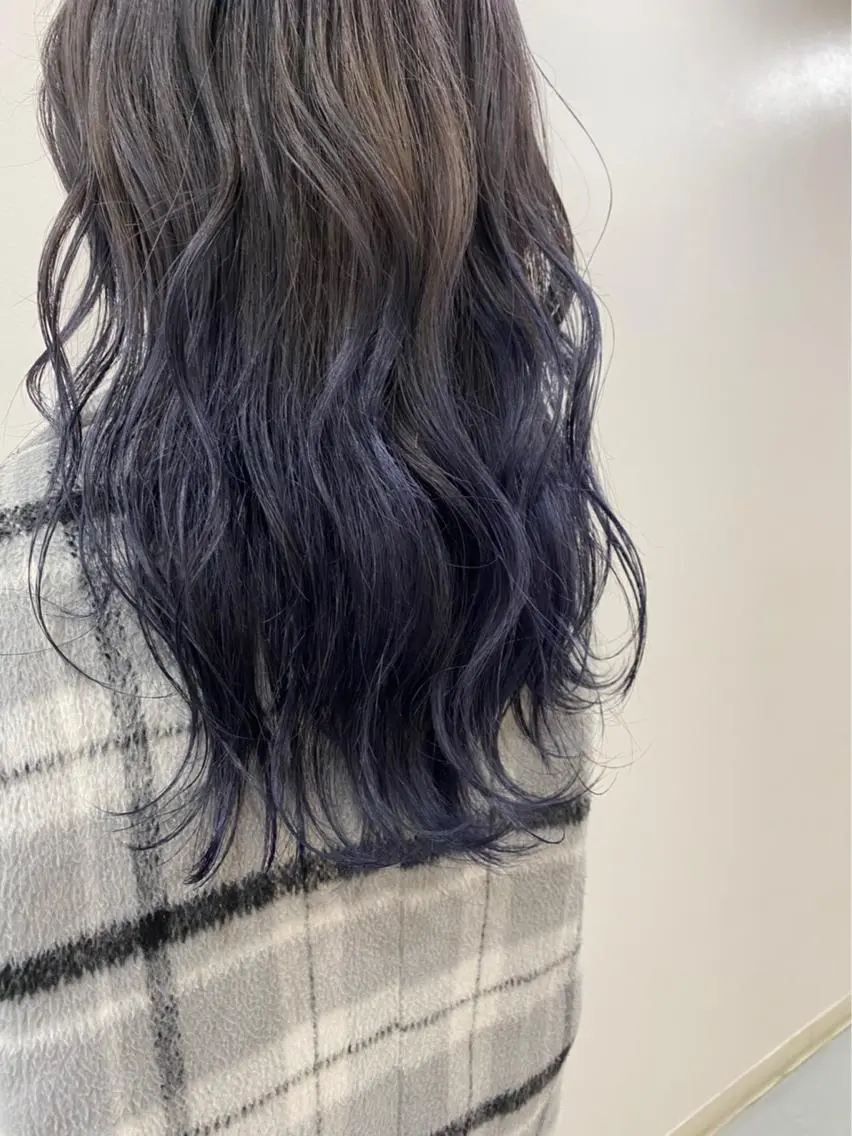 ロング カラー akane .のヘアスタイル