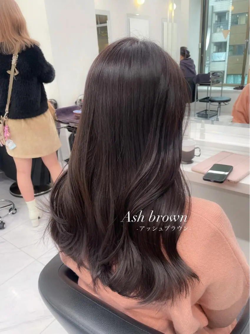 セミロング カラー 抜け感レイヤー︴ ニュアンスカラーのヘアスタイル