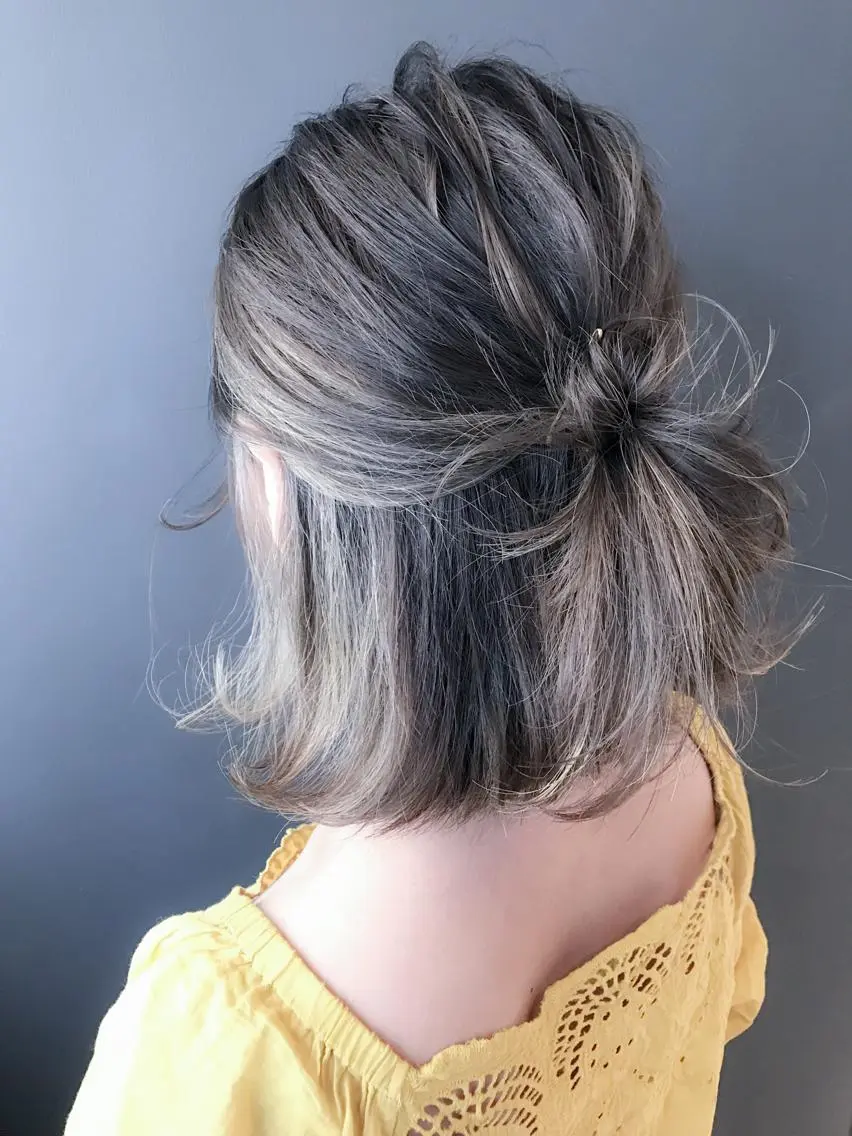 ショート カラー グレージュ イルミナカラー インナーカラー カット ヘアカラー BOX mico.のヘアスタイル