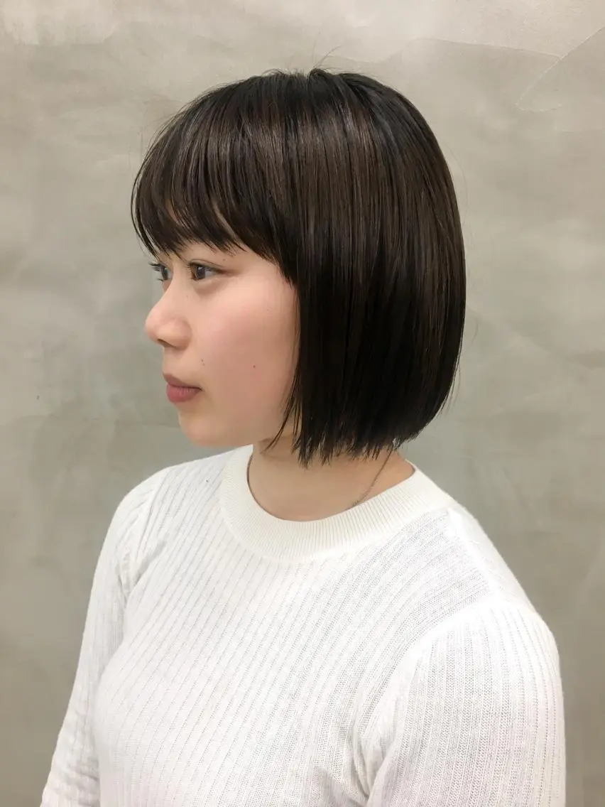カラー 切りっぱなしボブ アッシュ 黒髪 ボブ モエ 代々木公園/神山町のヘアスタイル