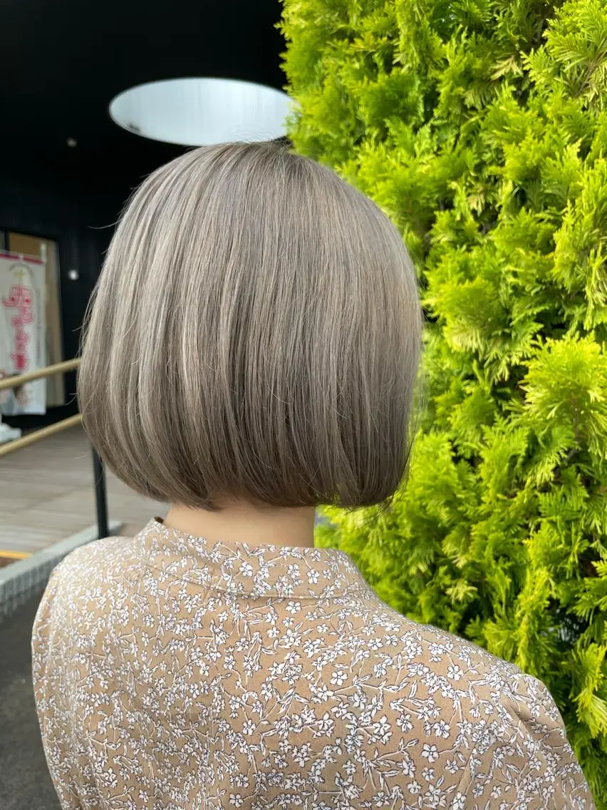 ショート カラー ブリーチ CHIKA Rimのヘアスタイル
