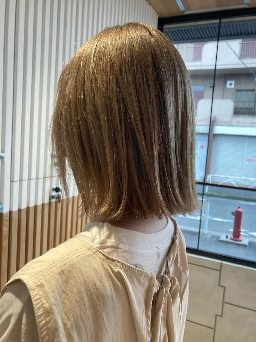 ショート カラー ベージュカラー ブリーチ 透明感カラー デザインカラー ハイトーンカラー カット ヘアカラー ボブ/ハイトーン 福生Radix 下田のヘアスタイル
