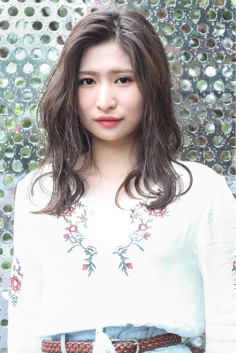 ミディアム EIGHT plum TOKIOリミテッドのヘアスタイル