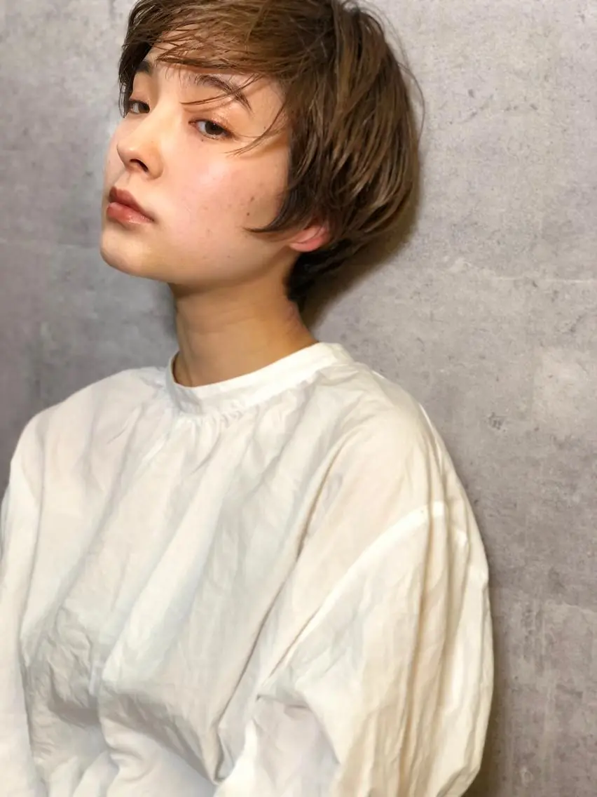 ショート カラー パーマ 顔周りレイヤーカット ブリーチminamiのヘアスタイル