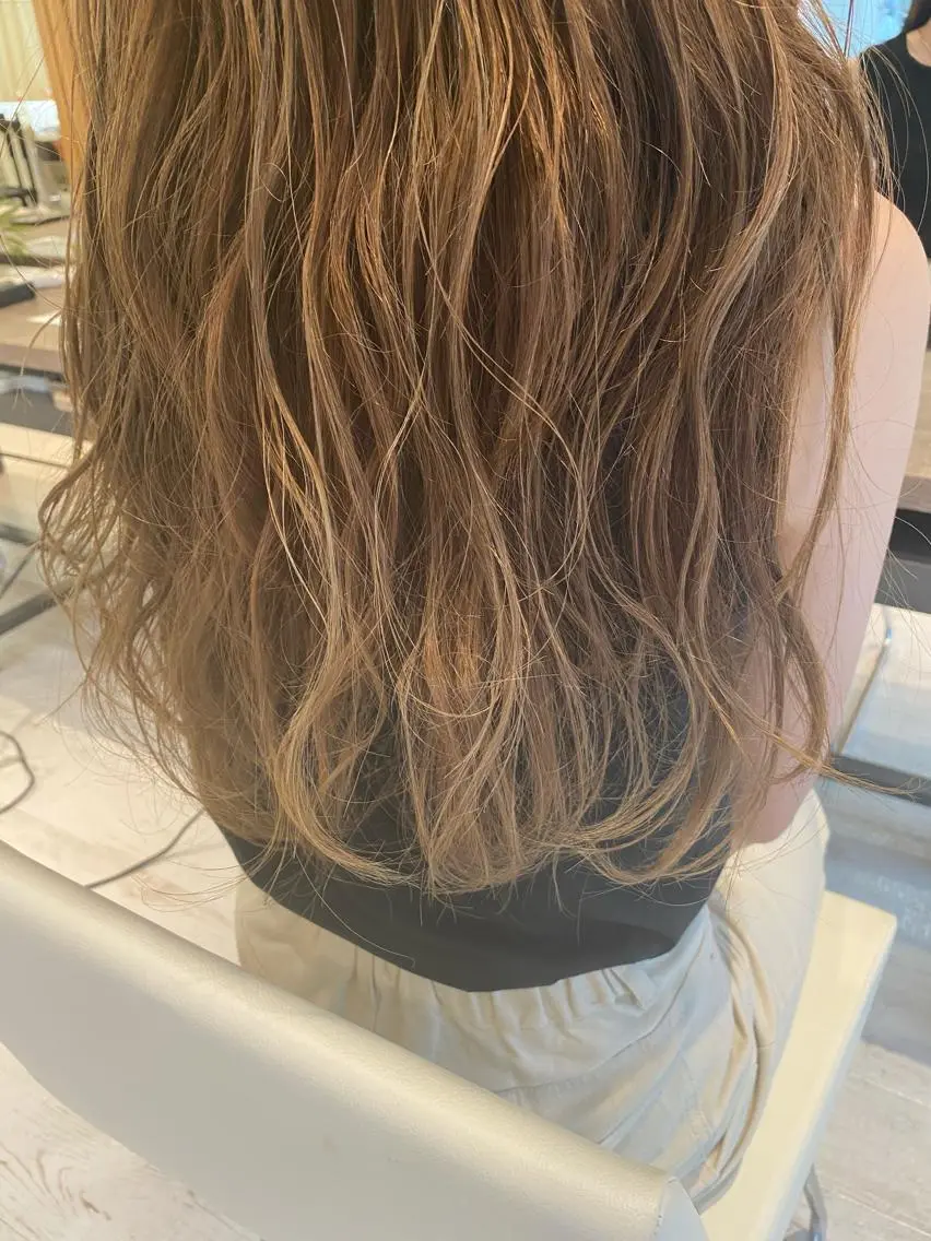 ロング カラー ベージュカラー ハイライトカラー ハイライト 小顔レイヤー/ ベージュ🤍Rieのヘアスタイル